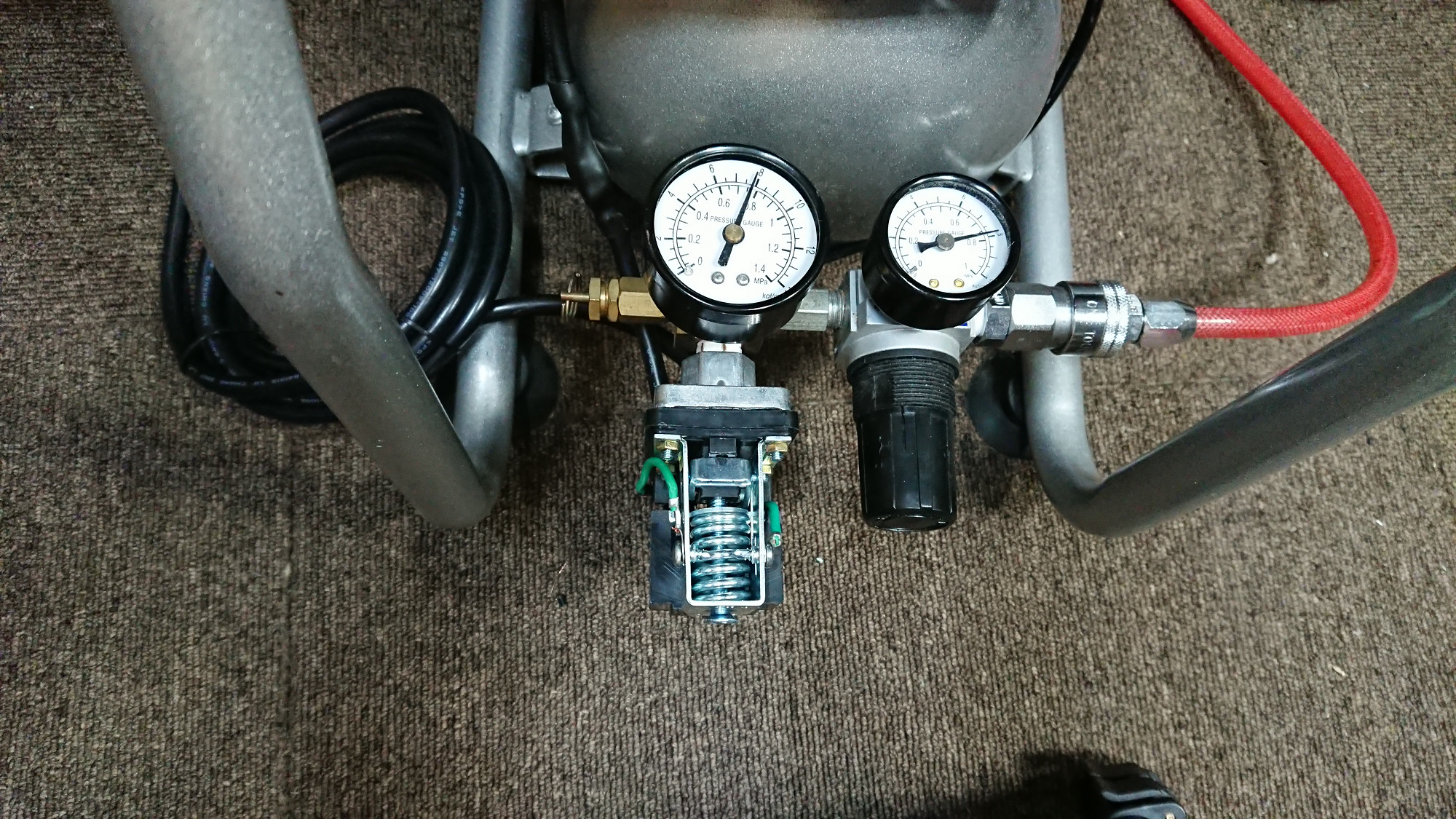 エアーコンプレッサーの圧力スイッチ交換手順 故障修理 サクエのテック備忘録